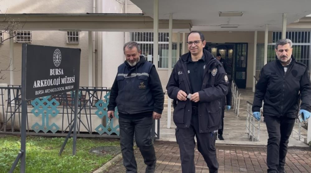 10 gün evinde sakladı, müzeye getirince kent ayağa kalktı! Surat ifadesi ve tavırlarına dikkat