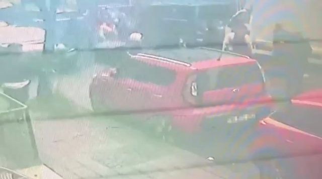 İstanbul-Beşiktaş'ta park yeri nedeniyle tartıştığı sürücüyü silahla öldürdü; yakınları saldırganı darbetti