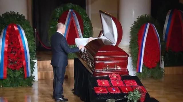Putin, Rus siyasetçinin cenazesine katıldı! Törenden çok alınan güvenlik önlemleri konuşuldu