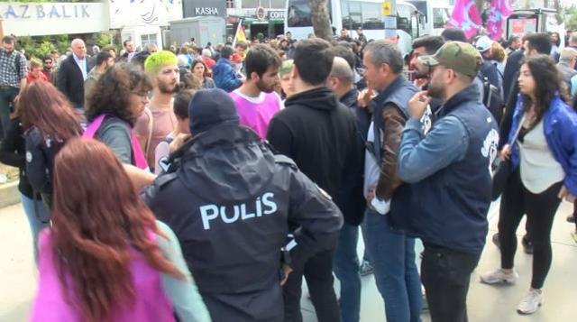 Maltepe'de 1 Mayıs miting alanına girmeye çalışan LGBT'liler ile polis arasında gerginlik