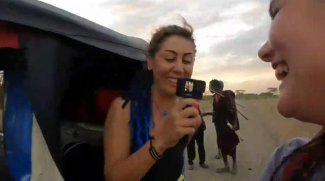 Afrika'ya giden Türk Youtuber tacize uğradı! Kabile gençleri cinsel organını işaret etti