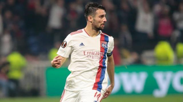 Galatasaray'dan iki transfer birden! Florian Grillitsch ve Leo Dubois'i kadrosuna kattı