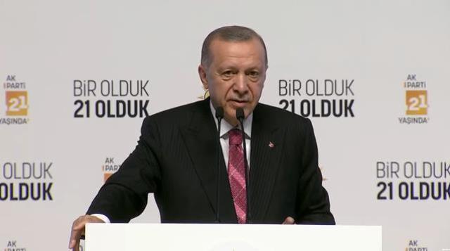 Cumhurbaşkanı Erdoğan, AK Parti'nin icraatını ünlü sanatçı İbrahim Tatlıses'in sözleriyle anlattı