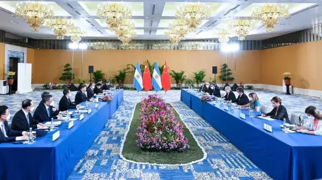 Xi, Arjantin Devlet Başkanı Fernandez ile Görüştü