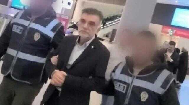 Macar kurtarma ekibi, depremde yerle bir olan Rönesans Rezidansı'ndan 12 kişiyi kurtardı