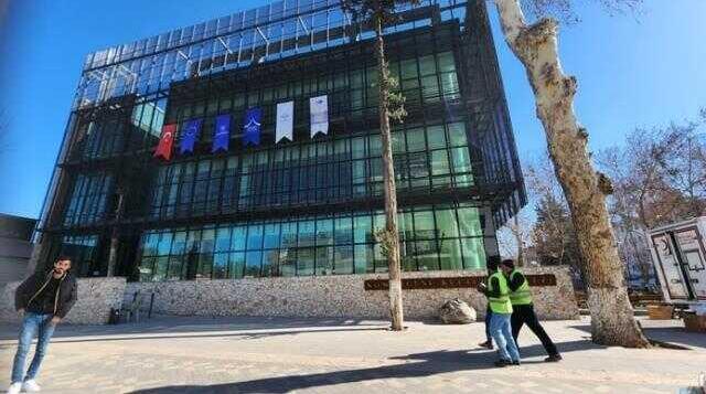 Türkiye bu binayı konuşuyor! 10 ili yerle bir eden depremde tek bir camı bile kırılmadı