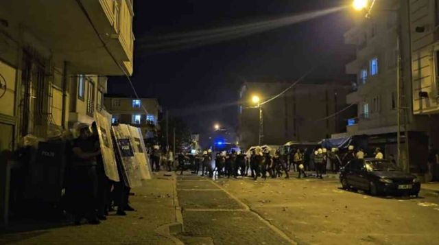 9 yaşındaki kıza taciz iddiası mahalleliyi ayaklandırdı! Şüpheli zırhlı araçla çıkarıldı