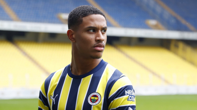 Fenerbahçe yıldız futbolcunun kalemini kırdı