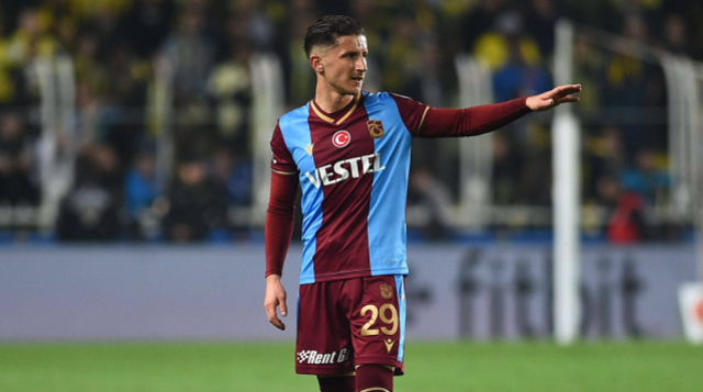 Trabzonspor'dan Ayrılan 29 Yaşındaki Makedonyalı Yıldız Enis Bardhi, Süper Lig'de Kalmaya Devam Ediyor