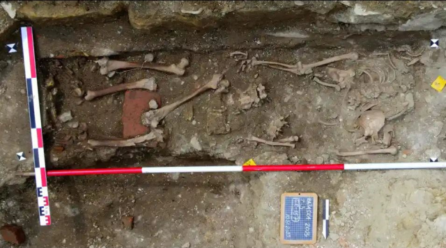 Arkeologlar, 'vampire dönüşmesin' diye başı kesilen bir erkeğin mezarını buldu