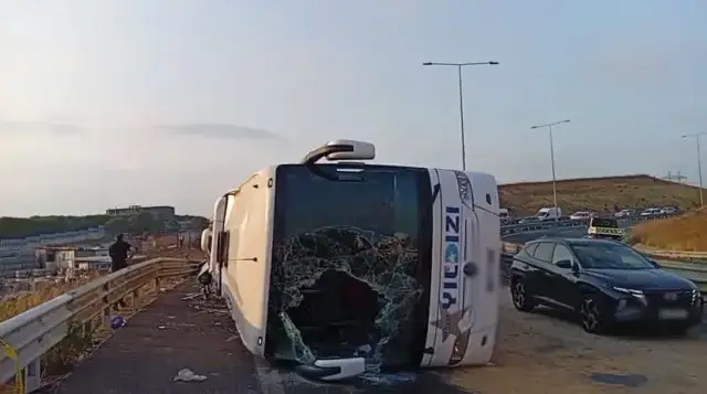 Kuzey Marmara Otoyolu'nda yolcu otobüsü devrildi: 3 ölü 20 yaralı