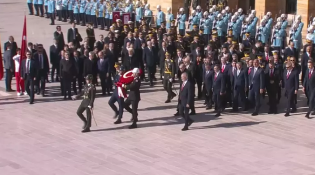 Cumhurbaşkanı Erdoğan, Anıtkabir'de! İşte Özel Defter'e yazdığı not