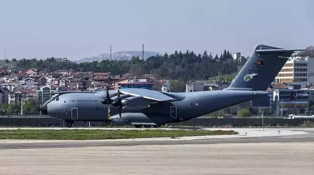 C130 askeri kargo uçağının temsili görseli