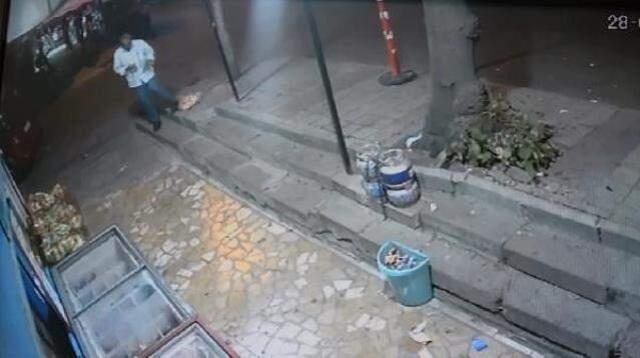 Yerde gördüğü parayı kurnazlıkla çalan hırsız bir şeyi hesap edemedi: İkinci kamera