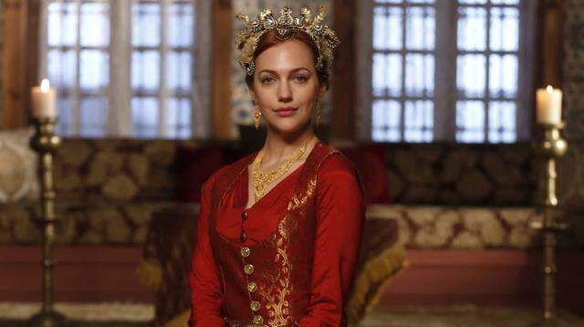 Oyuncu Meryem Uzerli'den cesur paylaşım! Küvette çırılçıplak poz verdi