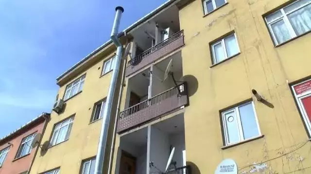 Boya için evine çağırdığı arkadaşının tacizine uğrayan kadın, kurtulmaya çalışırken katil oldu! Ellerini bağlayıp yatak odasına götürmüş