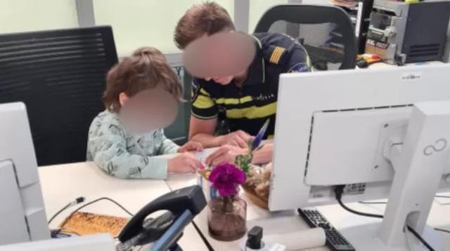 4 yaşındaki çocuk annesinin arabasıyla kaza yaptı