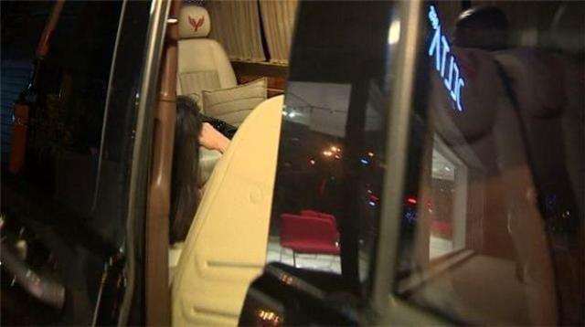 Skandal gece! Eski Beşiktaşlı Fernandes iki kadınla görüntülendi, güvenlikler basın mensubunu tartakladı