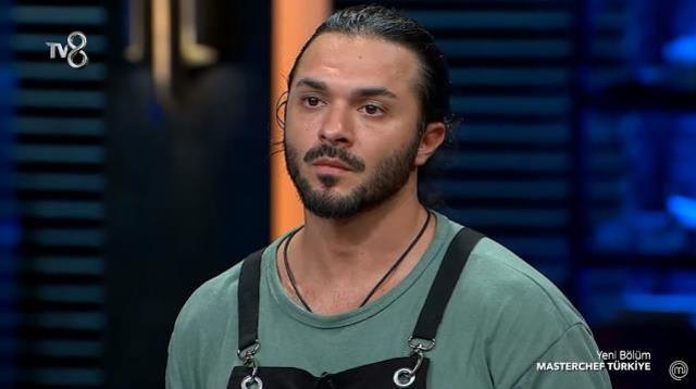 MasterChef'te Burak'ın yarışmacıya hakaret ettiğini duyan Mehmet Yalçınkaya deliye döndü