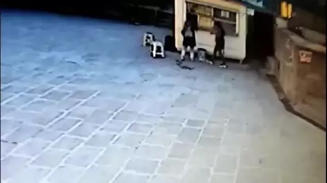 Çarşaf giyip 130 gram altın ve 900 dolar çaldılar