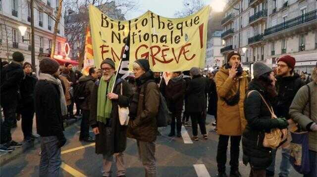 Fransa'da emeklilik yaşının yükseltilmesine karşı binlerce kişi sokağa çıktı