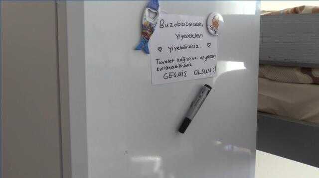 Antalya'da depremzedeler için dolaplarını dolu bırakan öğrencilerin yazdığı not gözleri yaşarttı