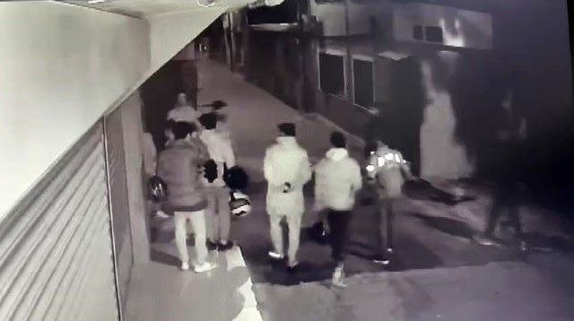 Dövmek için toplanmışlardı, pompalıyla aralarına daldı: 1'i ağır, 7 yaralı