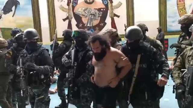 Ekvador'da cezaevinde tutulan 'Fito' lakaplı çete lideri, 4 bin polis ve askerle nakledildi