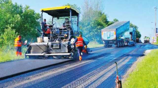 BM askeri, Türk polisinin önünden çekildi; Kıbrıs'ta yol çalışması devam ediyor