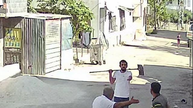 22 yaşındaki genç, babaannesini ve dedesini kürekle dövdü! O anlar kamerada