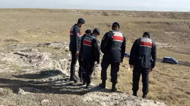 Aksaray'da Kaçak Kazı Yapan 5 Define Avcısı Suçüstü Yakalandı