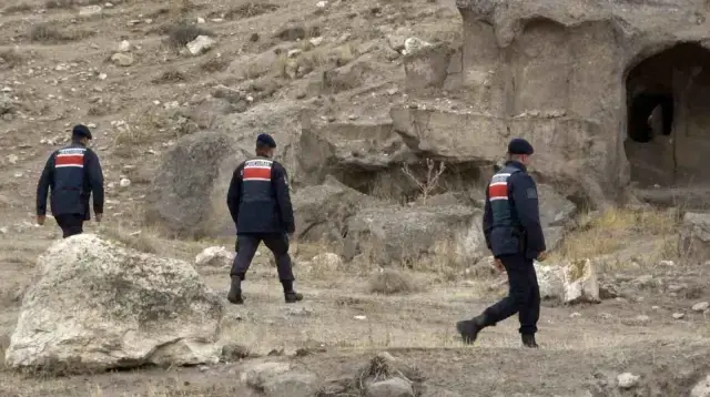 Aksaray'da Kaçak Kazı Yapan 5 Define Avcısı Suçüstü Yakalandı