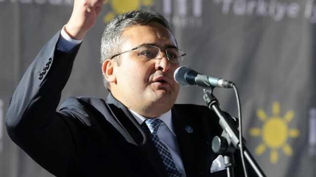 İYİ Parti'den siyasi operasyon açıklaması: Belediye başkanlarımıza transfer teklifleri yapılıyor