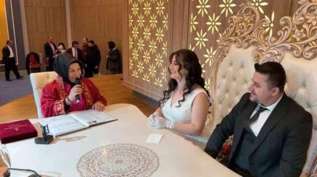 Sancaktepe'de Başkan Şeyma Döğücü'den evlilik destek paketi