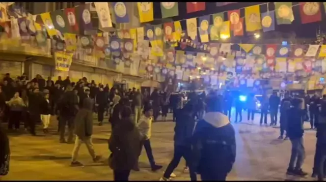 Batman'da yolu kapatıp ateş yakan terör örgütü yandaşı 5 şüpheli gözaltına alındı