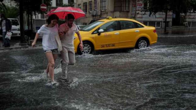 Meteoroloji 29 il için sarı alarm verdi! Şırnak dışındaki tüm illerde sağanak bekleniyor