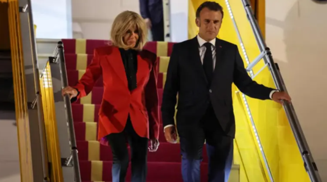 Eşinden tokat yiyen Macron'dan ilk açıklama