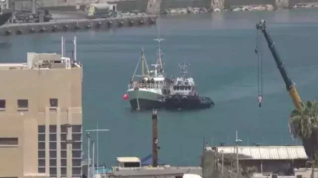 İsrail Ordusu Alıkoyduğu Handala Gemisini Aşdod Limanı'na Getirdi