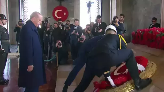 Cumhurbaşkanı Erdoğan, Anıtkabir'de! İşte Özel Defter'e yazdığı not