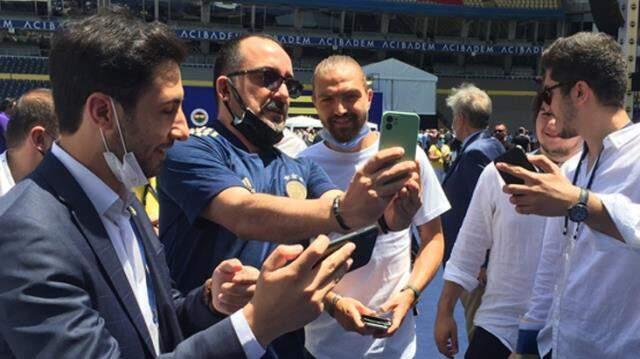 Oy kullanmaya gelen Caner'den ilginç ifade: Doğuştan F.Bahçeli olduğumu sünnet videomla ispatlayacağım