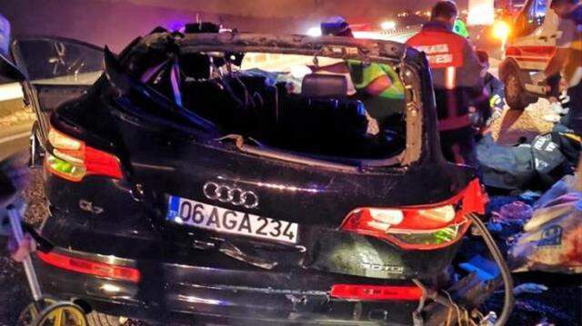 Başkent'te korkunç kaza! Tıra çarpıp hurdaya dönen araçtan 3 kadının cansız bedeni çıkarıldı