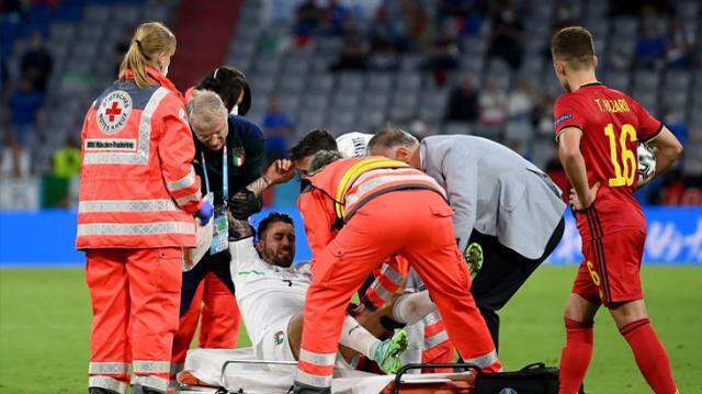 Sedyeyle kenara alınan Spinazzola'nın döktüğü gözyaşı futbolseverlerin yüreğini burktu