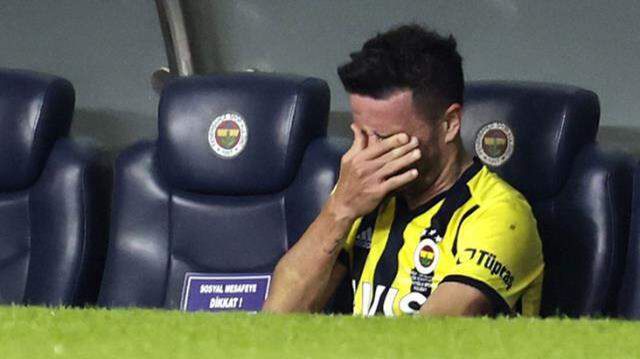 F.Bahçe için teklifleri reddeden ancak karşılık göremeyen Gökhan Gönül, yakın çevresine dert yandı
