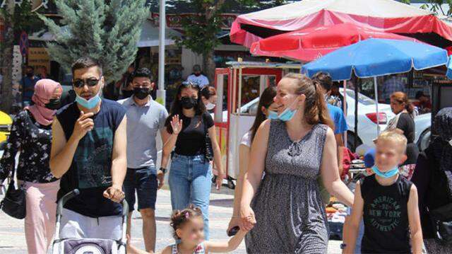 Afyonkarahisar'ın Elmadağ ilçesinin nüfusu, gelen gurbetçiler sayesinde 20 binden 200 bine çıktı