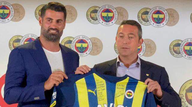 Volkan'a yöneltilen, 'F.Bahçe'nin rakibinde çalışır mısın' sorusunda devreye giren Ali Koç'tan dikkat çeken çıkış