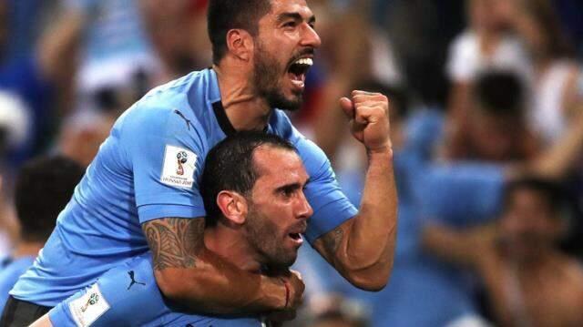 Dünyaca ünlü futbolcu Diego Godin, Beşiktaş'tan teklif aldığını duyurdu