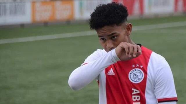 Ajax'ın futbolcusu Noah Gesser ve ağabeyi feci trafik kazasında hayatını kaybetti