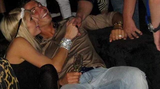 Cristiano Ronaldo'nun eski aşkı Paris Hilton'un üstsüz paylaşımı ortalığı yıktı