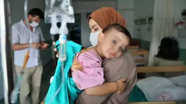 Tahterevalliden düştü sandılar, maganda kurşunu çıktı! Parkta oynayan 18 aylık Berk yaralandı