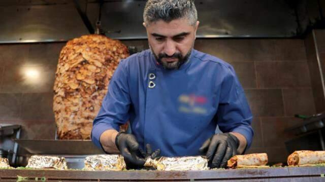 Adanalı esnaf 24 ayar altın kaplama döner yaptı